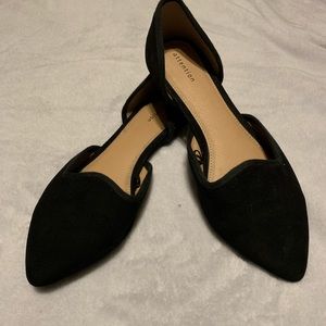 Attention Black Flats